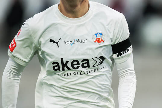 Helsingborgs spelarna bär sorgeband