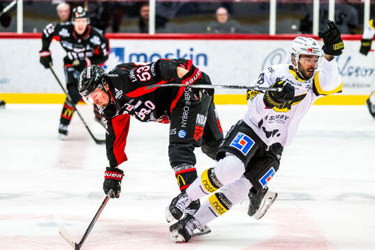 Nybros Jesper Mångs och Västerås Shane Gersich