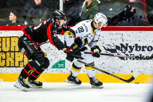 Nybros Adam Persson och Västerås Jasse Ikonen