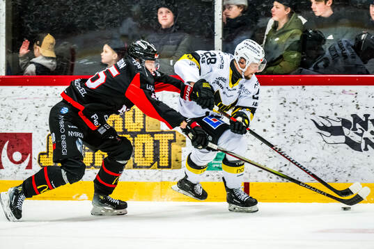 Nybros Adam Persson och Västerås Jasse Ikonen