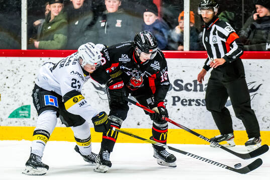 Västerås Adam Hofbauer och Nybros Daniel Ljungman