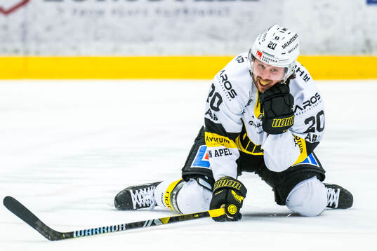 Västerås Erik Flood har ont