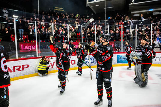 Nybros spelare jublar