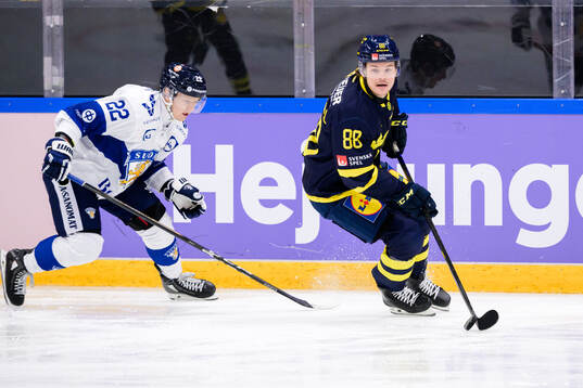 Toni Utunen of Finland and Malte Strömwall of Sweden