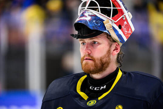goalkeeper Marcus Högberg looks dejected