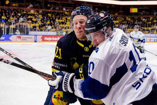 Marcus Sylvegård of Sweden and Eemeli Suomi of Finland