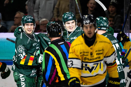 Färjestads Liam Öhgren jublar