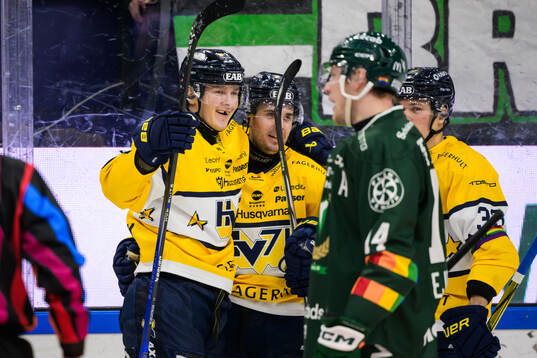 HV71s Henrik Borgström jublar