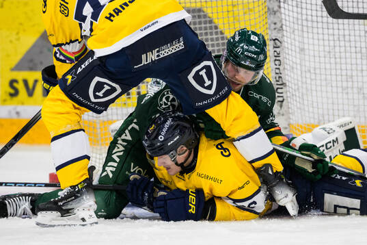 HV71s Tommi Tikka och Färjestads Axel Bergkvist