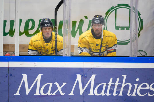 HV71s Victor Sjöholm och Anton Strålman i utvisningsbåset