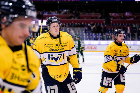 HV71s Tommi Tikka deppar