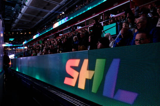 SHL loggan i pridefärger