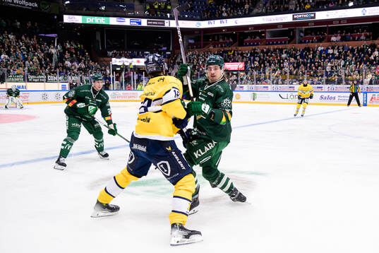 HV71s Henrik Borgström och Färjestads David Tomasek