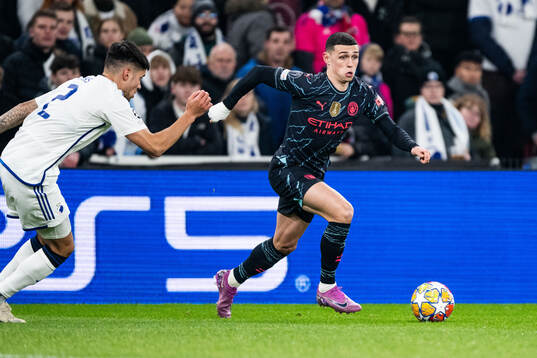 Kevin Diks of FC Copenhagen and Phil Foden of Manchester