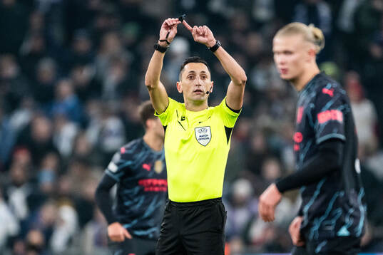 Referee José María Sánchez
