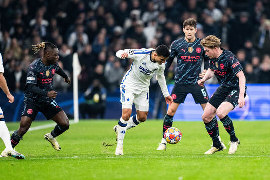Jérémy Doku, John Stones and Kevin De Bruyne of