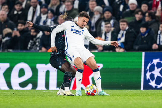Jérémy Doku of Manchester City and Jordan Larsson of FC