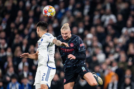 Kevin Diks of FC Copenhagen and Erling Braut Haaland of