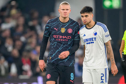 Erling Braut Haaland and Kyle Walker of Manchester City