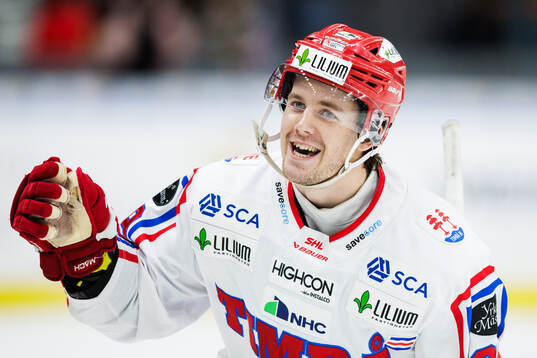 Timrås Filip Hållander jublar