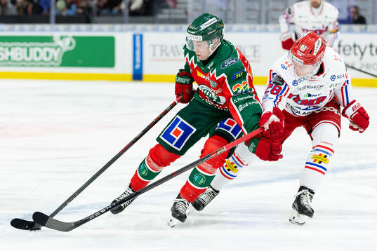 Frölundas Noah Hasa och Timrås Simon Forsmark