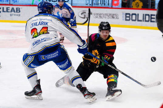 Leksands Peter Cehlarik och Skellefteås Oscar Lindberg