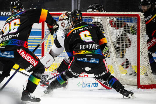 Luleås Isac Hedqvist gör 2-0 på Malmö Redhawks målvakt
