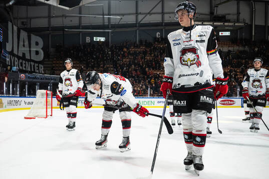Malmö Redhawks Janne Kuokkanen deppar med lagkamrater