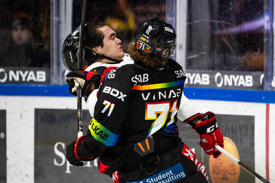 Malmö Redhawks Axel Sundberg och Luleås Adam Brodecki