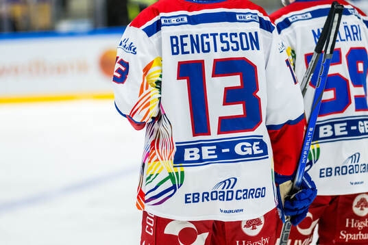 Oskarshamns Rasmus Bengtsson med lagets speciella pride