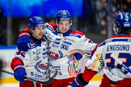 Oskarshamns Nick Olesen och Viktor Lodin jublar