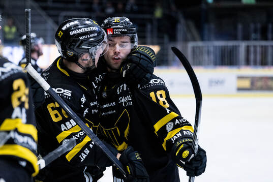 Västerås Shane Gersich och Konstantin Komarek jublar