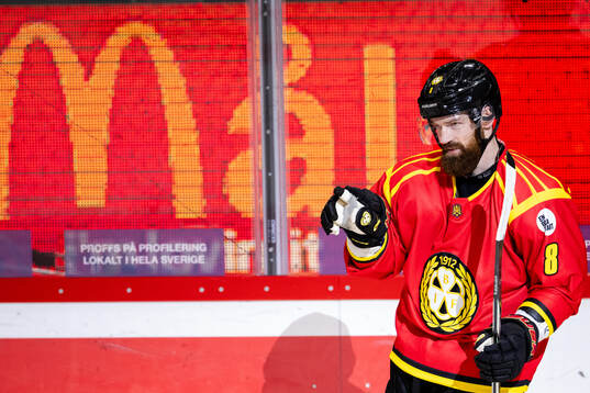 Brynäs Jordie Benn jublar