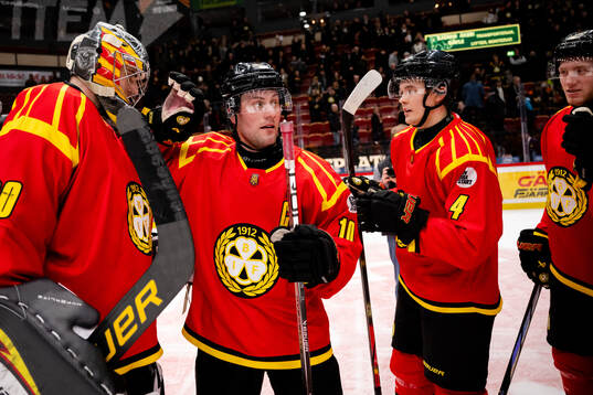 Brynäs målvakt Damian Clara, Johan Larsson och Theo