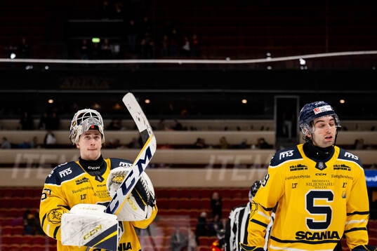 Södertäljes målvakt Claes Endre och Stelio Mattheos