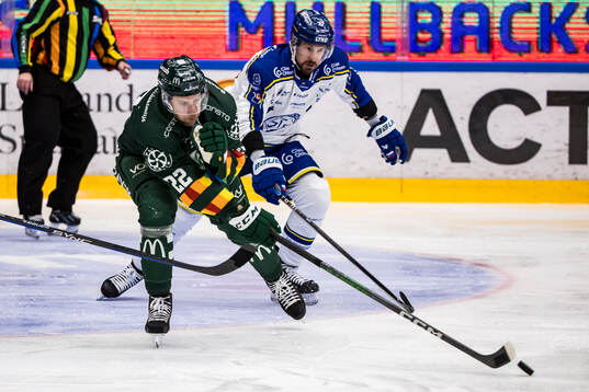Färjestads Per Åslund och Leksands Marek Hrivik