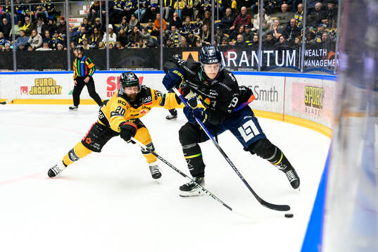 Luleås Jack Connolly och HV71s Henrik Borgström