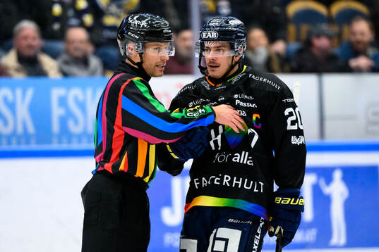 HV71s André Petersson deppar