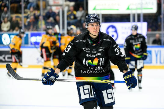 HV71s Måns Lindbäck deppar