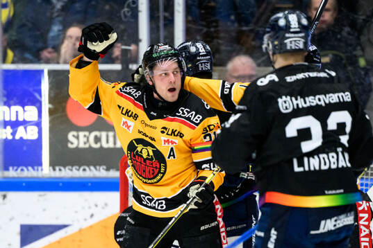 Luleås Juhani Tyrväinen jublar