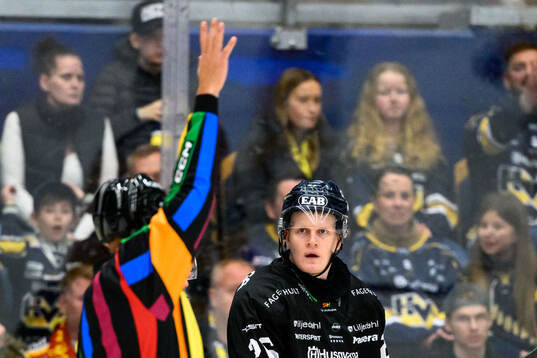 HV71s Tommi Tikka deppar
