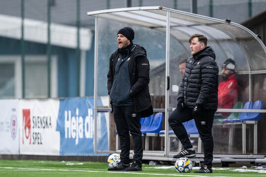 Tränare Andreas Holmberg och assisterande tränare Jesper