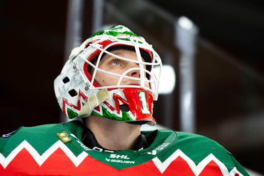 Frölundas målvakt Lars Johansson innan ishockeymatchen i