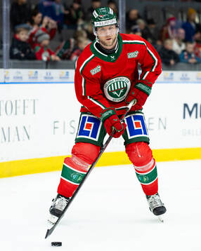 Frölundas Christian Folin innan ishockeymatchen i SHL
