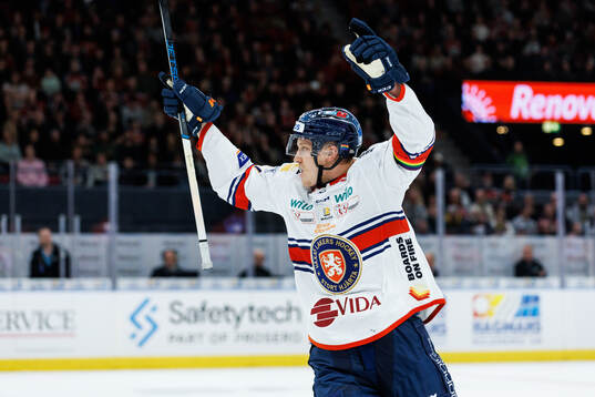 Växjös Gabriel Carlsson jublar