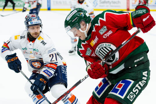 Växjös Brian Cooper och Frölundas Carl Klingberg