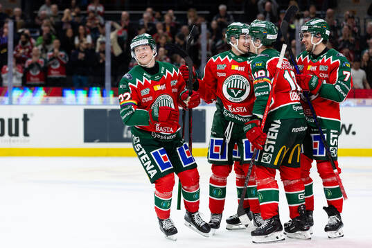 Frölundas Noah Hasa jublar med lagkamrater