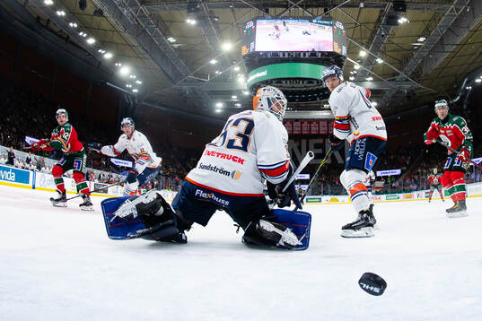 Frölundas Max Friberg skjuter 4-2 i mål bakom Växjös