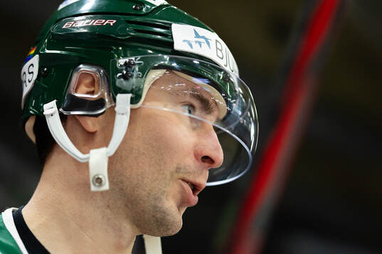 Frölundas Mikael Ruohomaa innan ishockeymatchen i SHL