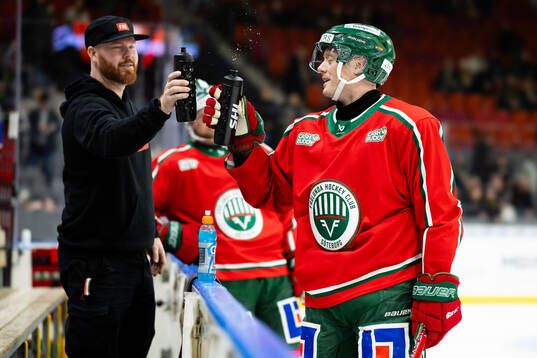 Frölundas materialförvaltare Andy Fagerström och Carl